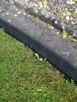 Bedkant 10 meter svart plast